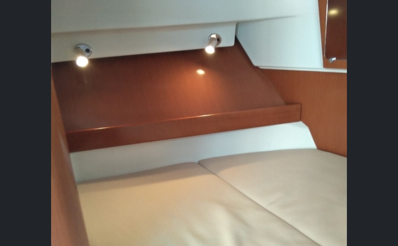 Beneteau Antares 8-kuva-6